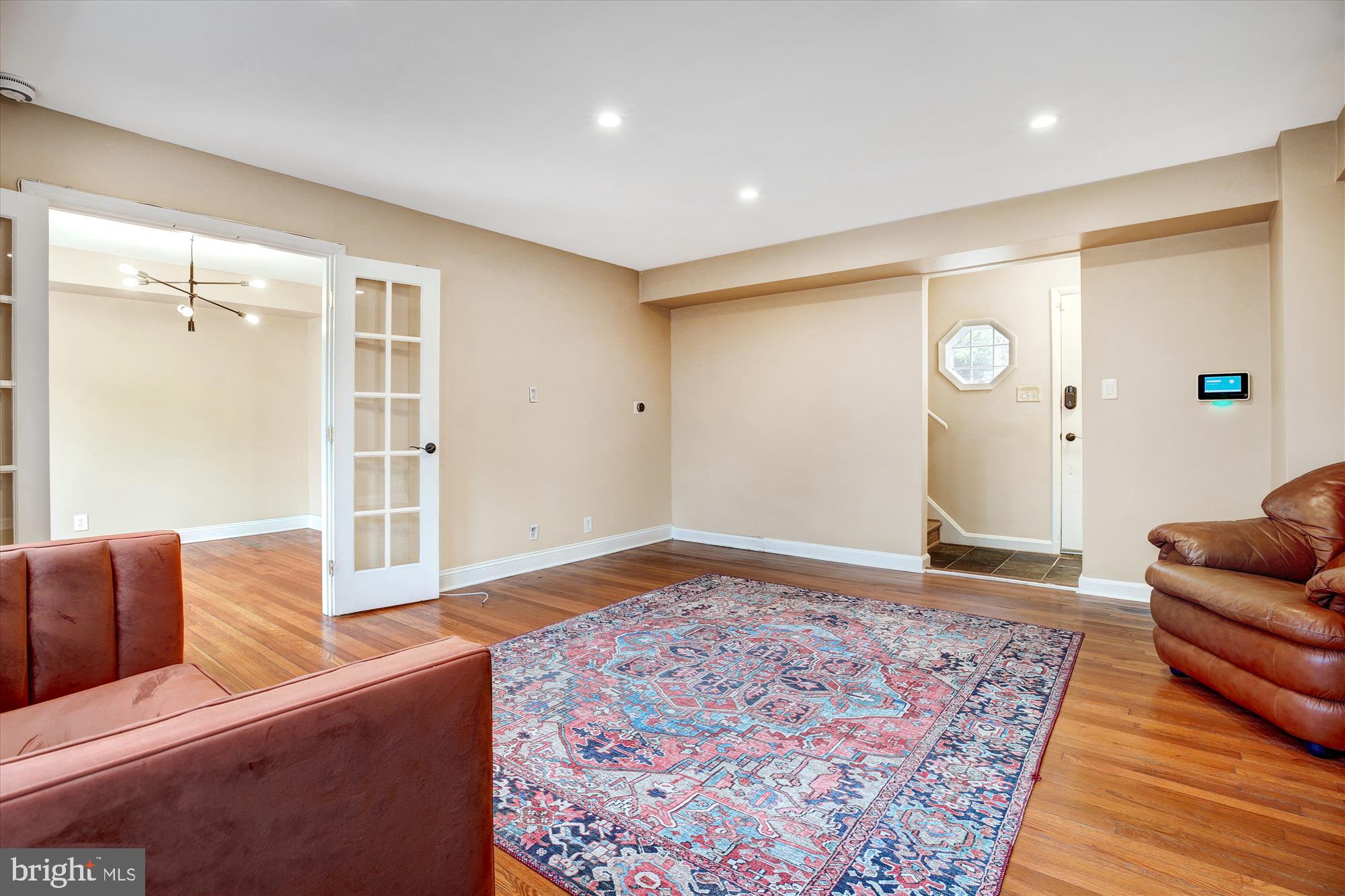 8629 Geren Road, Unit 293 Silver Spring, MD 20901 - Photo 21 of 45 Living Room