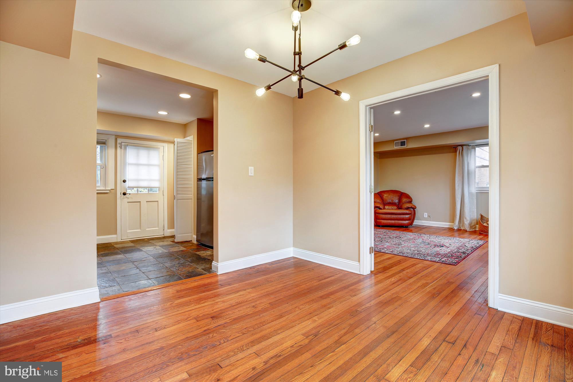 8629 Geren Road, Unit 293 Silver Spring, MD 20901 - Photo 10 of 45 Dining Room