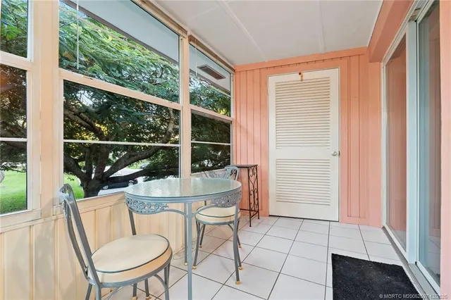 $139,900 | 2600 Southeast Ocean Boulevard, Unit M9, Stuart, FL 34996