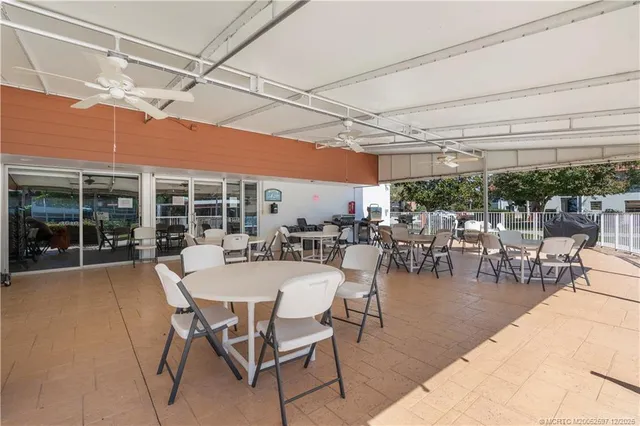 $139,900 | 2600 Southeast Ocean Boulevard, Unit M9, Stuart, FL 34996