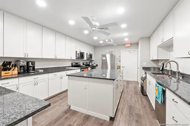 $139,900 | 2600 Southeast Ocean Boulevard, Unit M9, Stuart, FL 34996