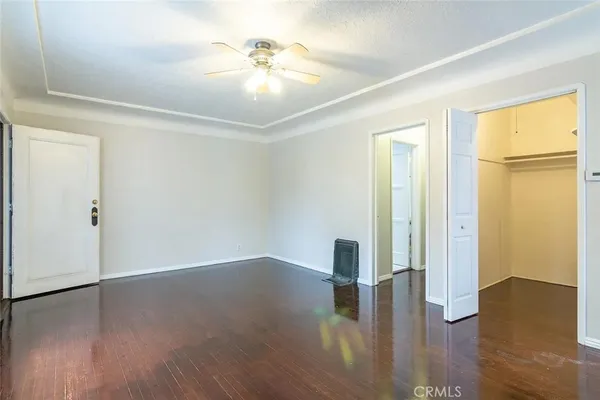 $2,000 | 522 Linden Avenue, Long Beach, CA 90802