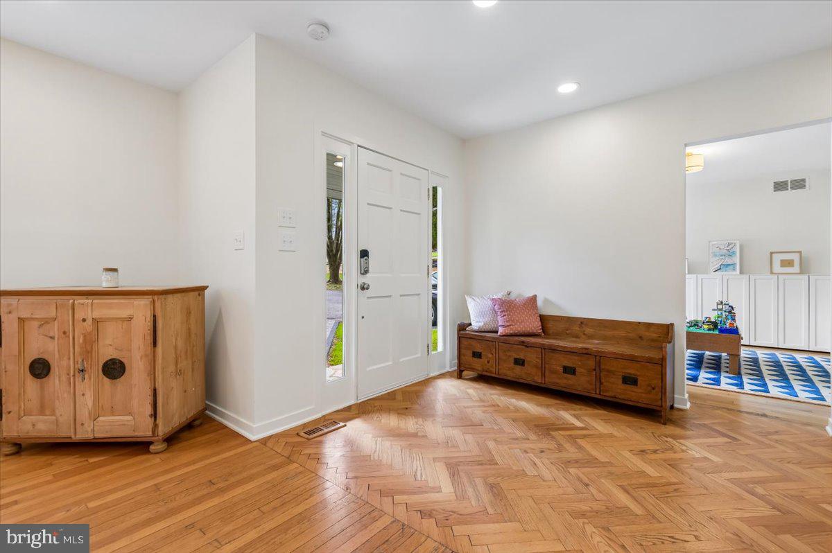 308 West Wind Road Towson, MD 21204 - Photo 2 of 80 Foyer