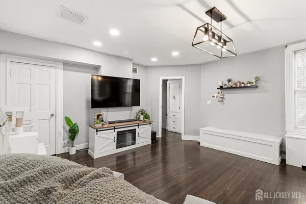 $750,000 | 540-542 Jefferson Avenue, Elizabeth, NJ 07201