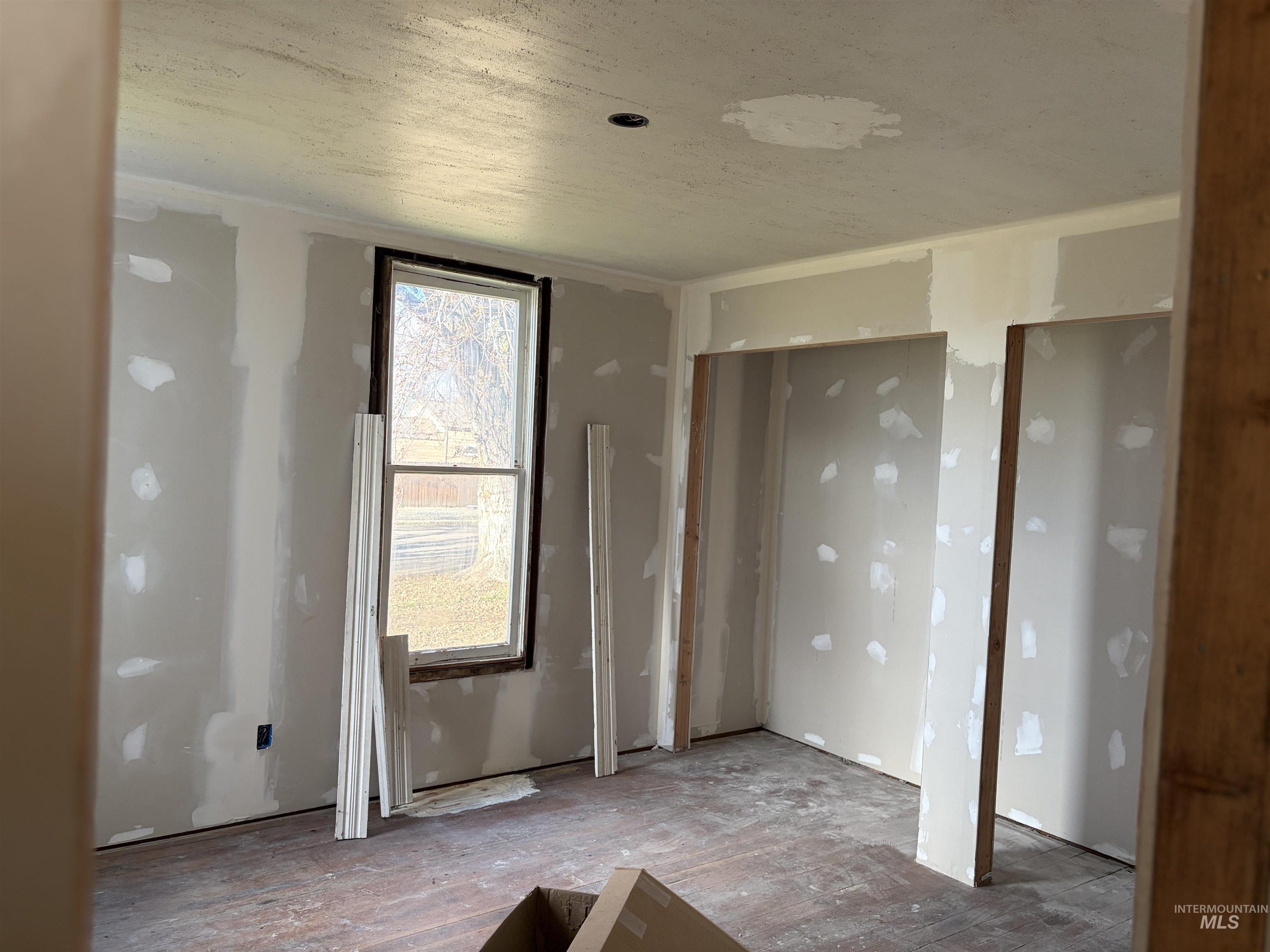 308 East Park Street Weiser, ID 83672 - Photo 13 of 50 View of empty room