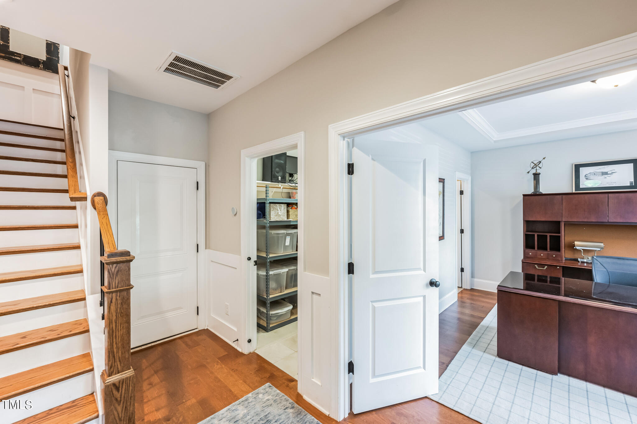 1606 Bowery Drive Raleigh, NC 27607 - Photo 3 of 40 1606_Bowery_Dr_Raleigh_NC_27607_USA-Foye