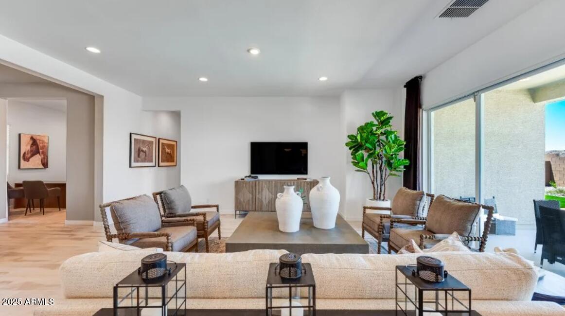 8025 West Rowel Road Peoria, AZ 85383 - Photo 6 of 26 Great Room