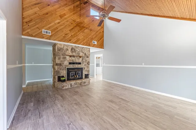 $2,200 | 116 Nature's Way, Huntsville, TX 77340