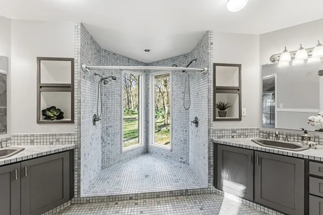 $2,200 | 116 Nature's Way, Huntsville, TX 77340