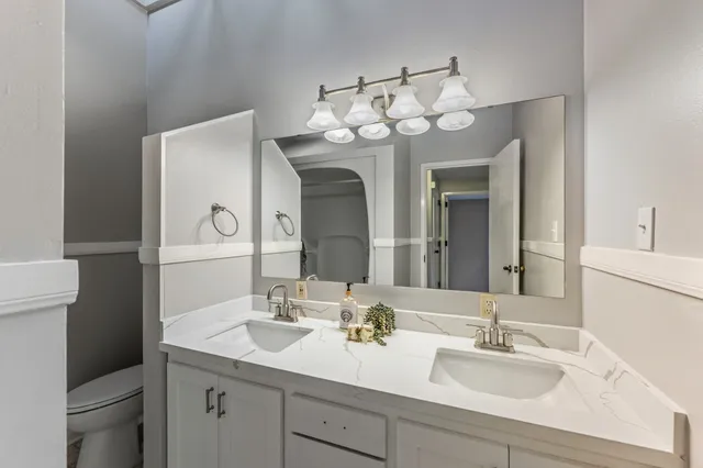 $2,200 | 116 Nature's Way, Huntsville, TX 77340