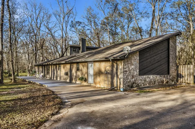 $2,200 | 116 Nature's Way, Huntsville, TX 77340