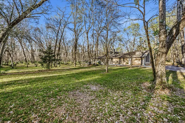 $2,200 | 116 Nature's Way, Huntsville, TX 77340