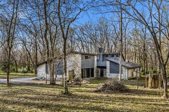 $2,200 | 116 Nature's Way, Huntsville, TX 77340