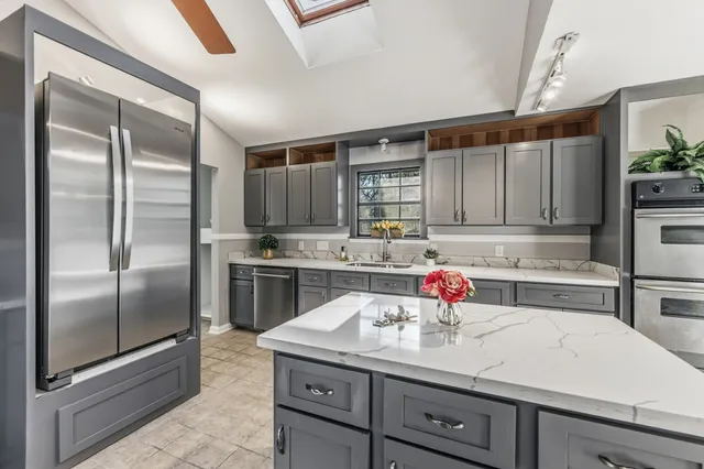 $2,200 | 116 Nature's Way, Huntsville, TX 77340