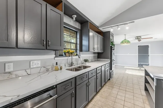 $2,200 | 116 Nature's Way, Huntsville, TX 77340