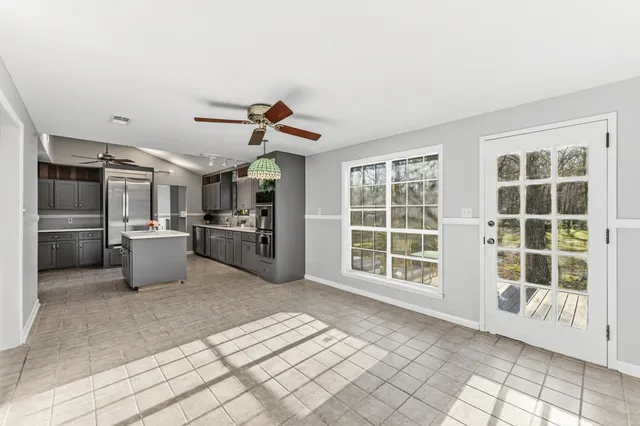 $2,200 | 116 Nature's Way, Huntsville, TX 77340