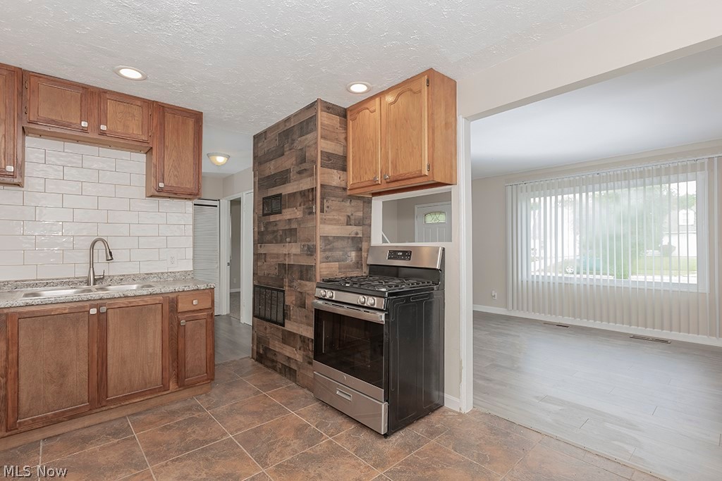 20212 Longbrook Road Warrensville Heights, OH 44128 - Photo 7 of 32