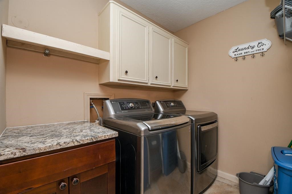 1747 Burning Tree Road Houston, TX 77339 - Photo 18 of 29 Gallery Image 18