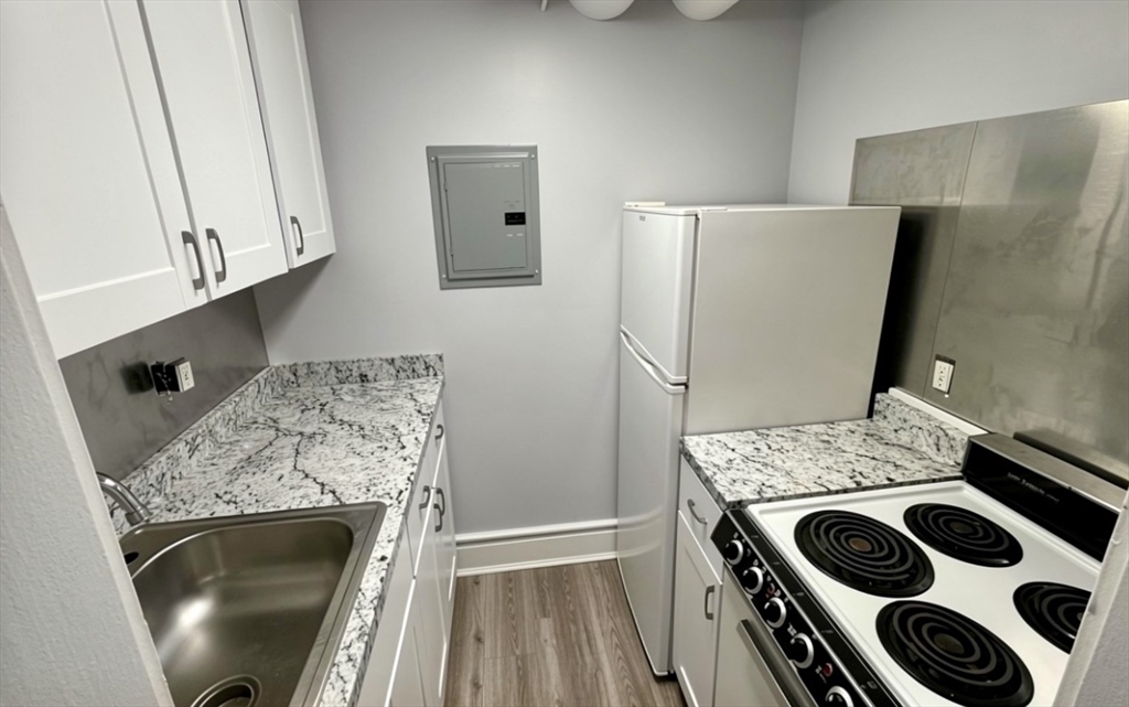 174 Bay State Road, Unit B Boston, MA 02215 - Photo 2 of 6