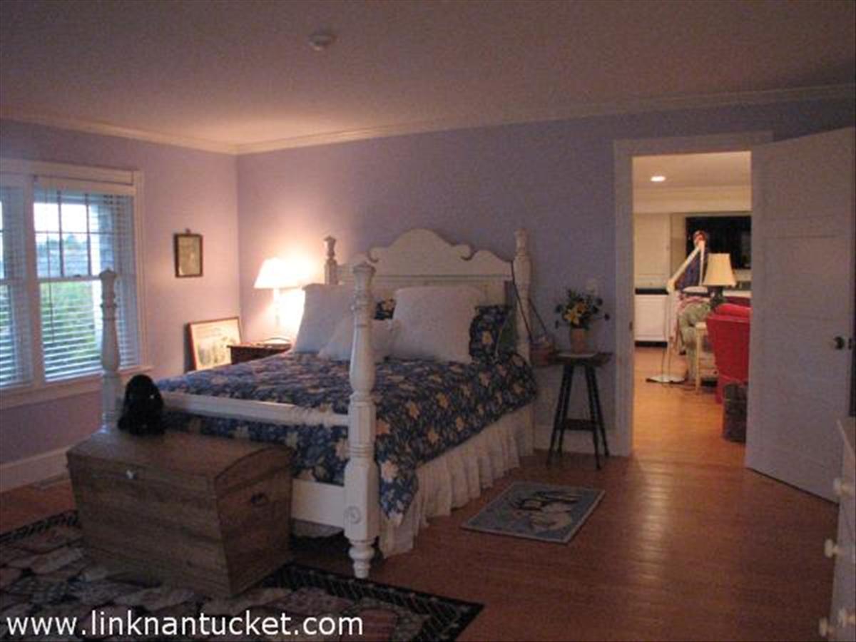8 Deacon's Way Nantucket, MA 02554 - Photo 17 of 23 Gallery Image 17