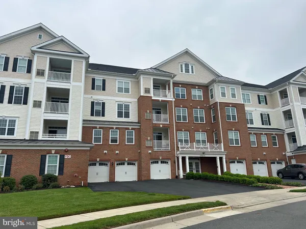 $615,000 | 44605 York Crest Terrace, Unit 300, Ashburn, VA 20147
