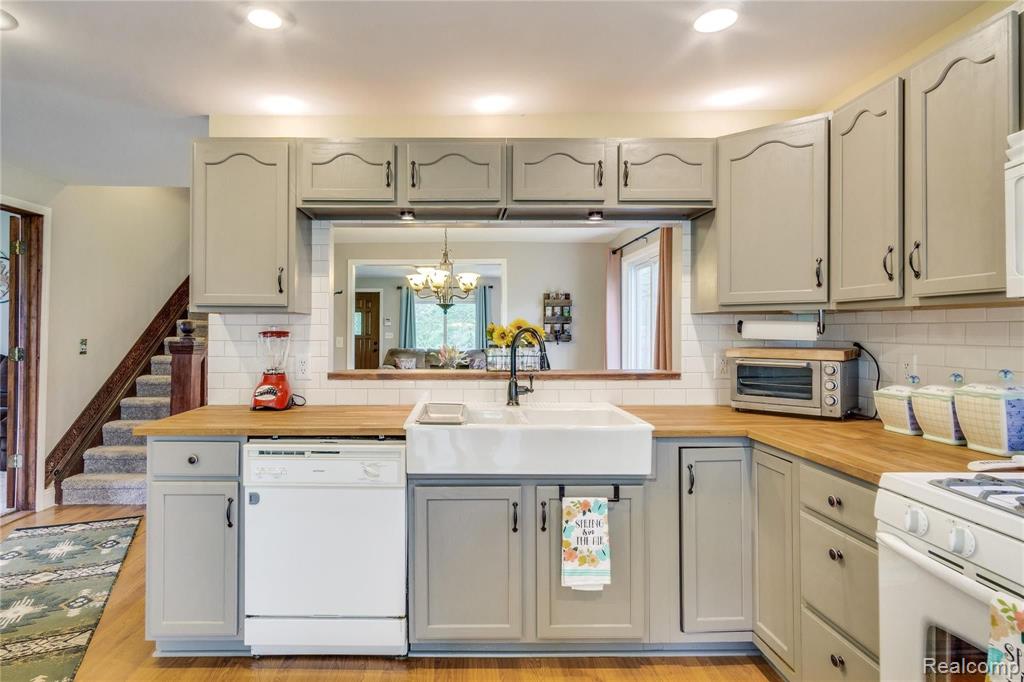 13316 Seymour Road Gaines, MI 48436 - Photo 9 of 35