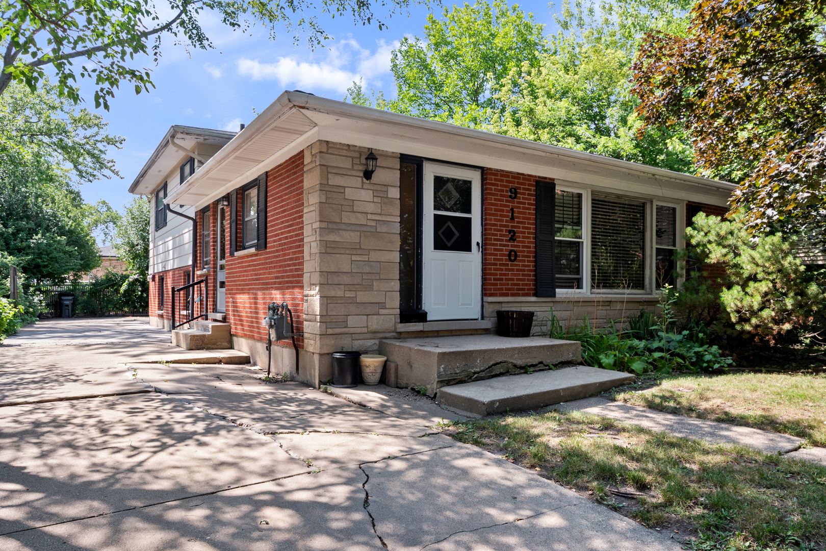 9120 East Prairie Road Evanston, IL 60203 - Photo 1 of 19