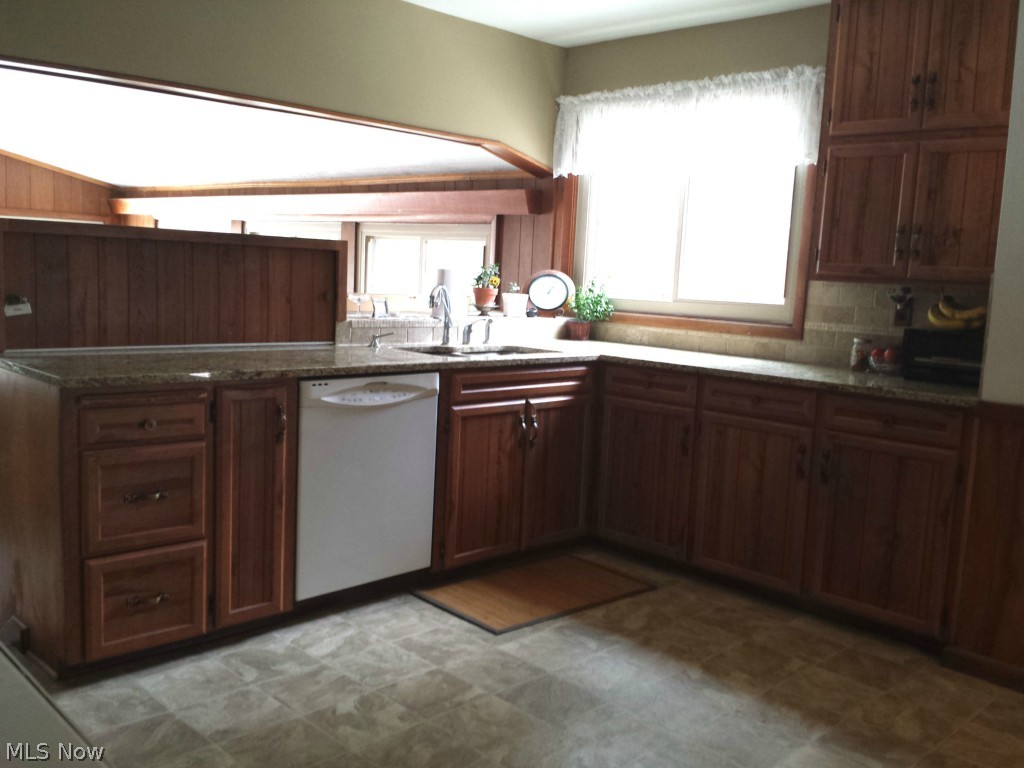 33445 Baldwin Road Solon, OH 44139 - Photo 9 of 25 Kitchen