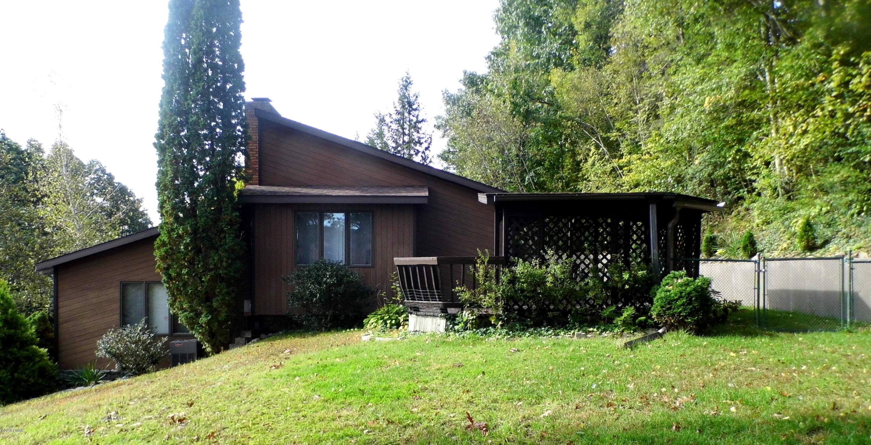 115 Sebring Road Dickson City, PA 18519 - Photo 3 of 23 SANY4679-1