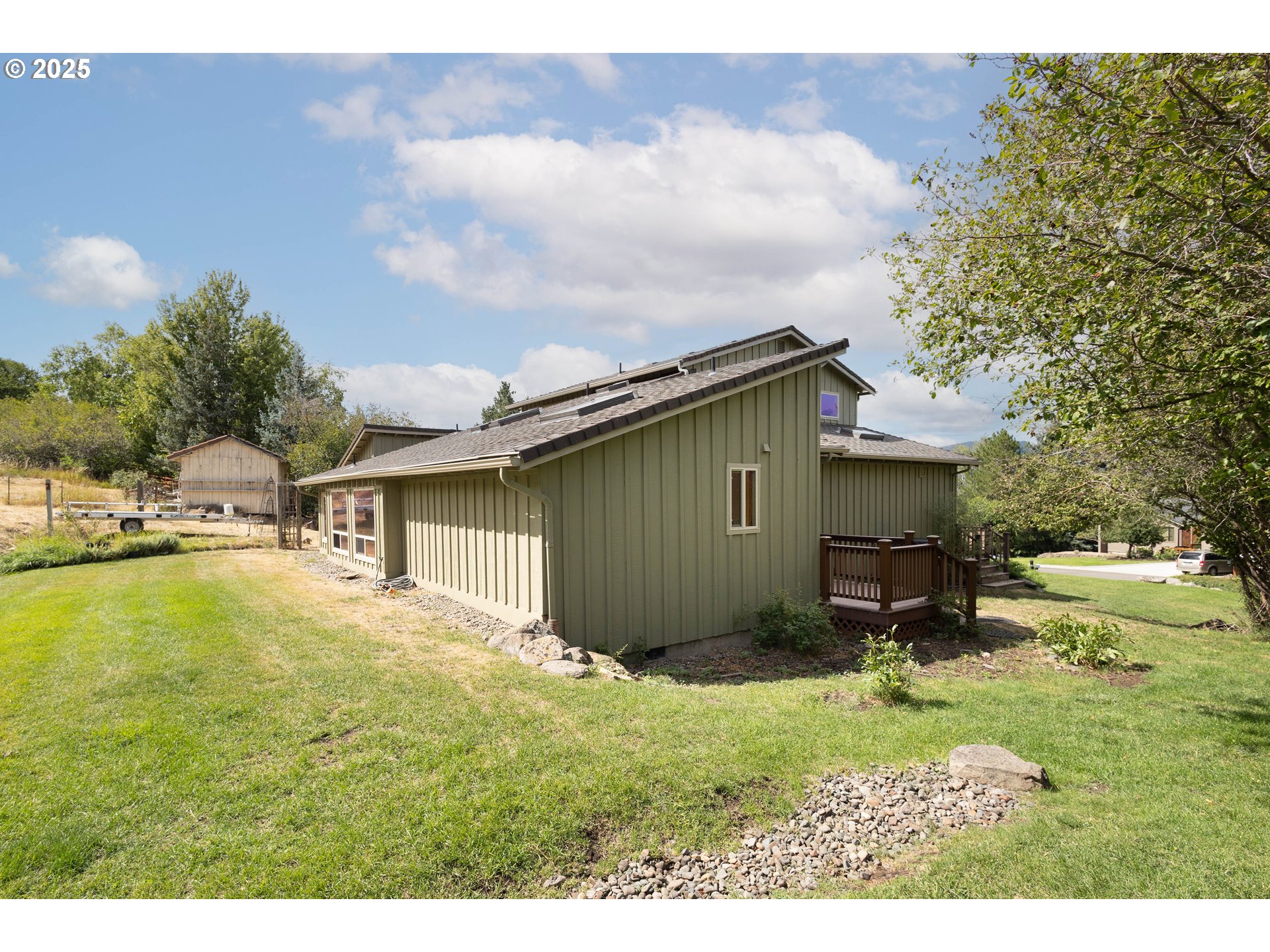 1902 Highland Drive La Grande, OR 97850 - Photo 12 of 46 a backyard of a house with table and chairs