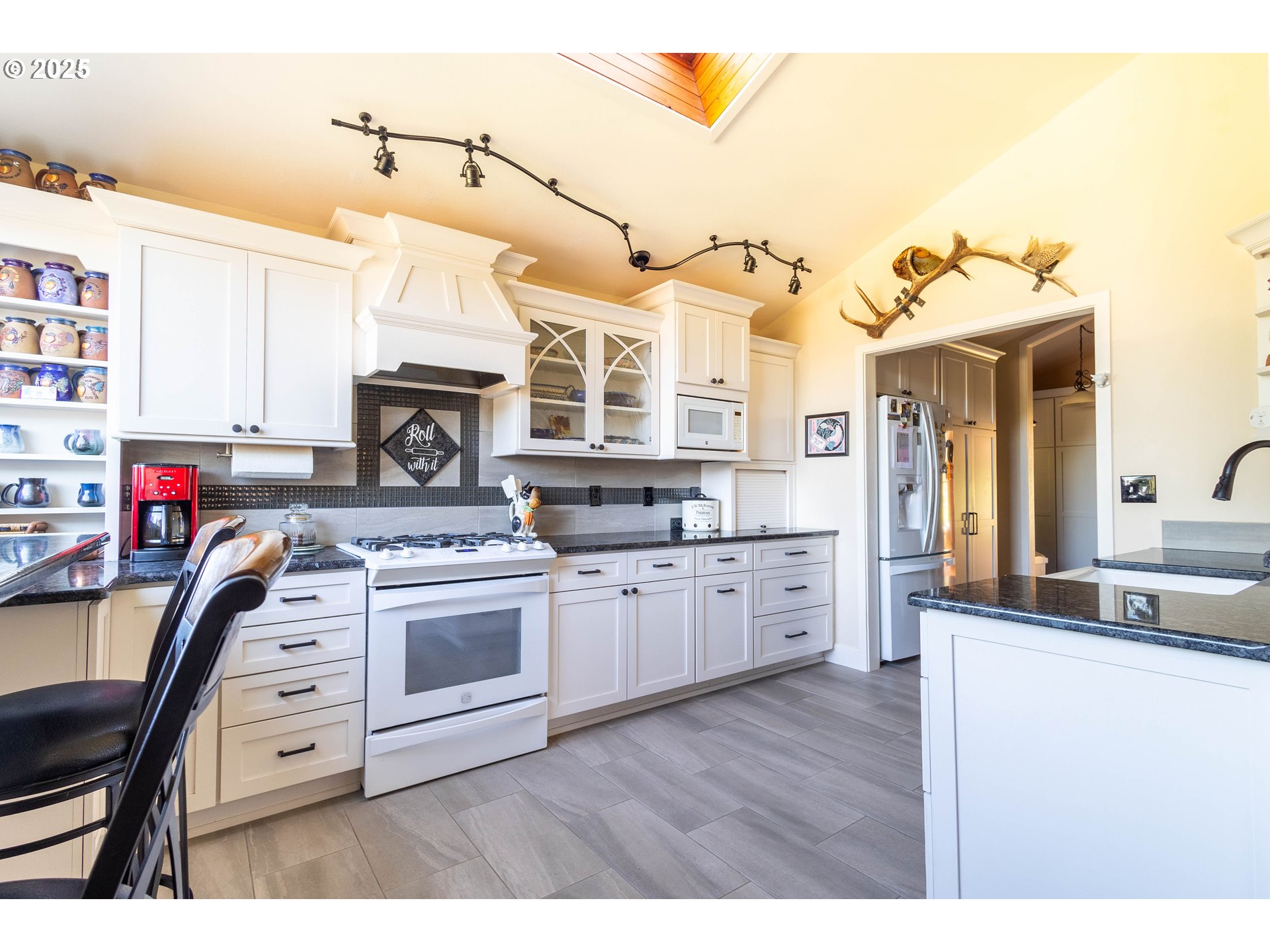1902 Highland Drive La Grande, OR 97850 - Photo 21 of 46 a kitchen with stainless steel appliances granite countertop a stove a sink and a refrigerator