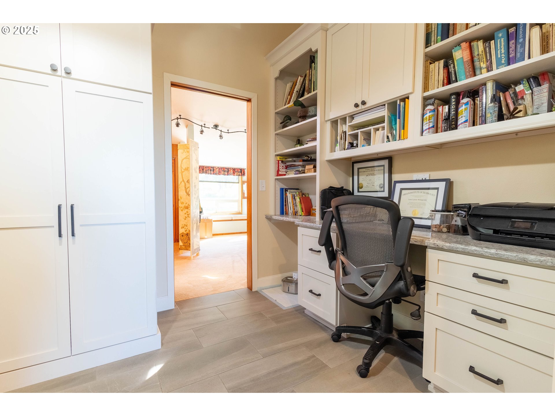 1902 Highland Drive La Grande, OR 97850 - Photo 25 of 46 a view of workspace with wooden floor