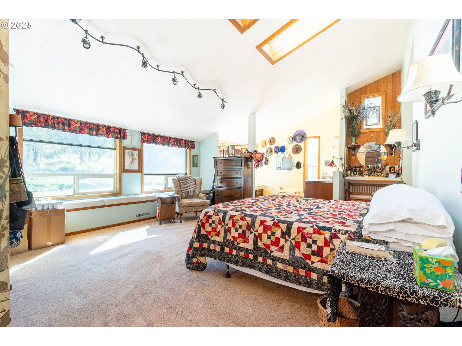1902 Highland Drive La Grande, OR 97850 - Photo 28 of 46 a bedroom with furniture and a large window