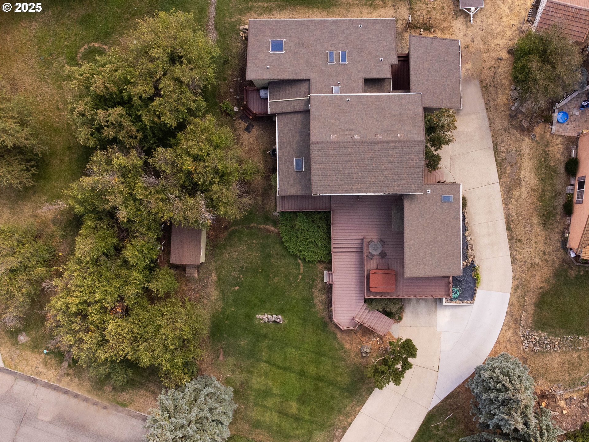 1902 Highland Drive La Grande, OR 97850 - Photo 4 of 46 an aerial view of a house with a yard