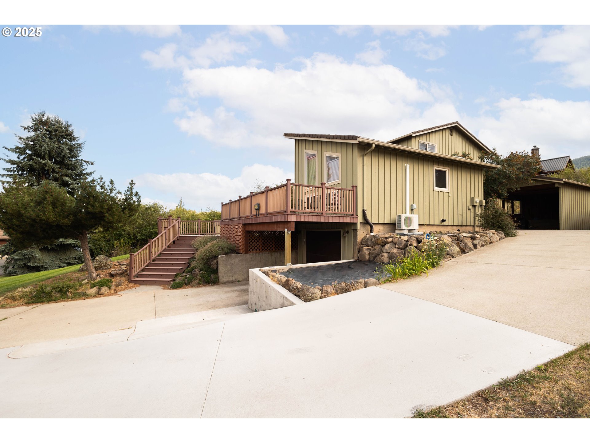 1902 Highland Drive La Grande, OR 97850 - Photo 8 of 46 a front view of a house with a yard