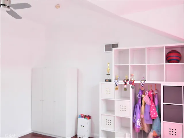 $3,000 | 27004 Karns Court, Unit 21009, Canyon Country, CA 91387