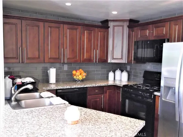 $3,000 | 27004 Karns Court, Unit 21009, Canyon Country, CA 91387