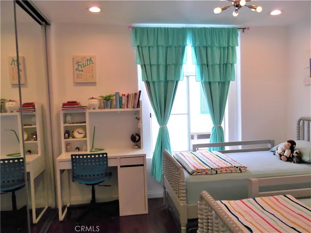 $3,000 | 27004 Karns Court, Unit 21009, Canyon Country, CA 91387