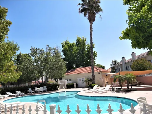 $3,000 | 27004 Karns Court, Unit 21009, Canyon Country, CA 91387