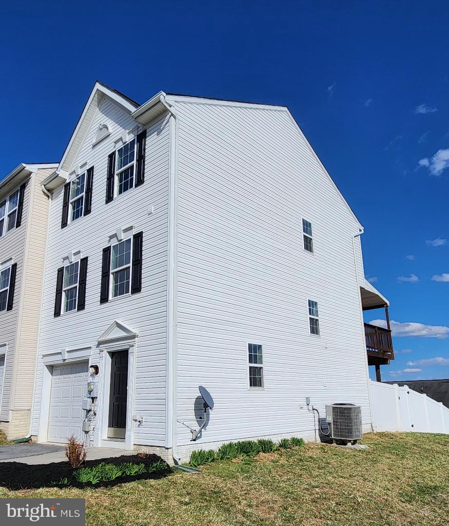 184 Rumbling Rock Road Hedgesville, WV 25427 - Photo 2 of 33 Gallery Image 2