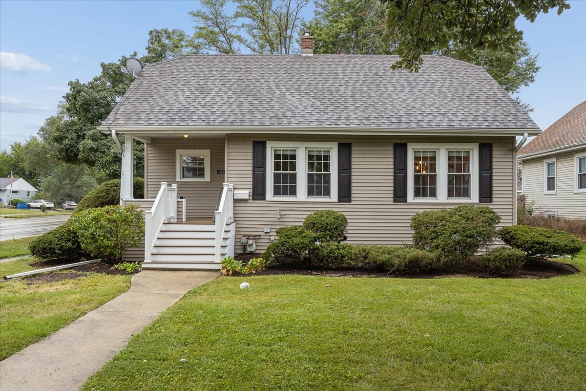 5436 Cumnor Road Downers Grove, IL 60515 - Photo 1 of 20 Gallery Image 1