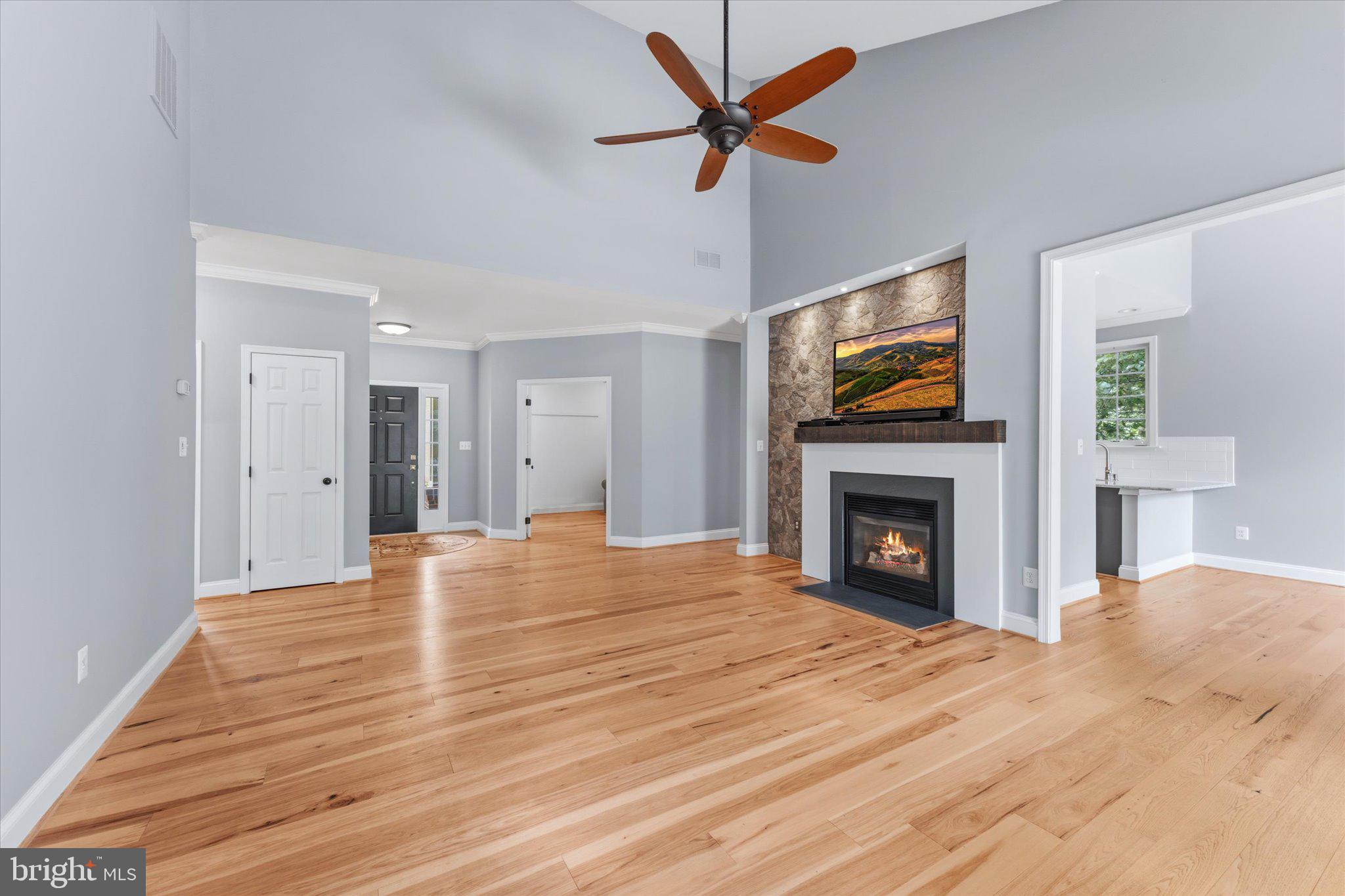 6817 Derby Run Way Gainesville, VA 20155 - Photo 6 of 35 living area