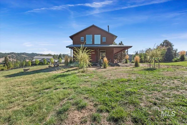 $735,000 | 34 Crosstimber Loop, Garden Valley, ID 83622