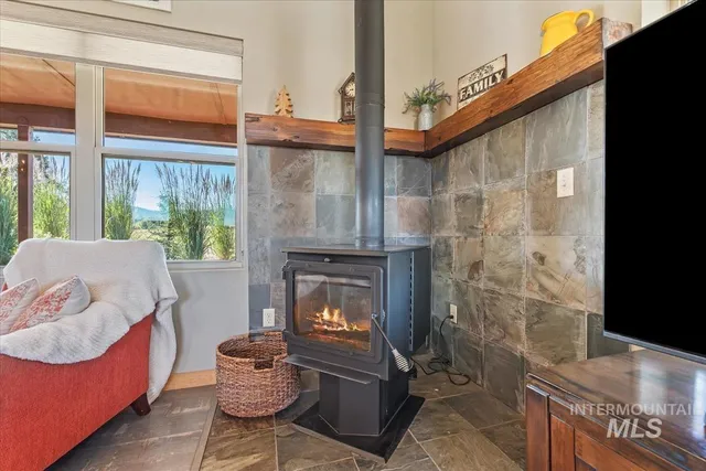 $735,000 | 34 Crosstimber Loop, Garden Valley, ID 83622
