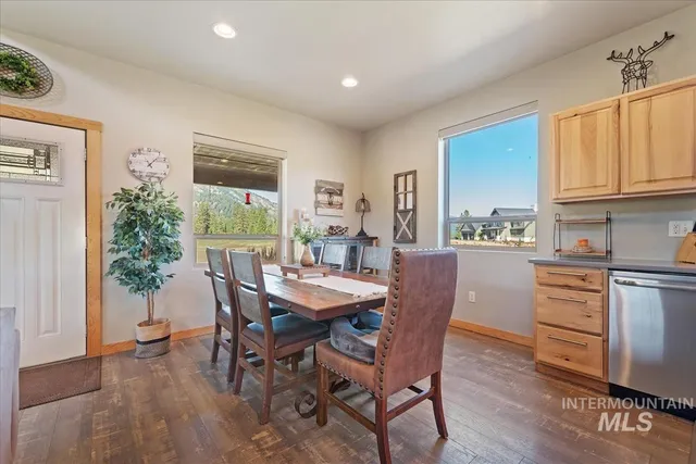 $735,000 | 34 Crosstimber Loop, Garden Valley, ID 83622