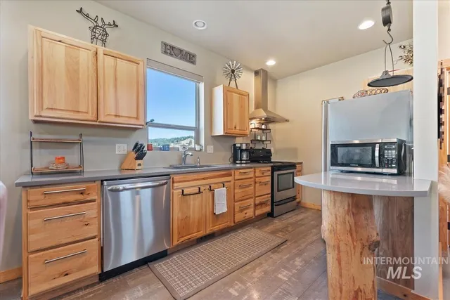 $735,000 | 34 Crosstimber Loop, Garden Valley, ID 83622