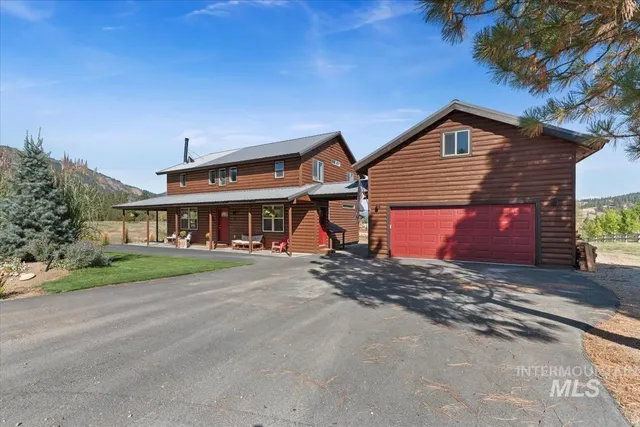 $735,000 | 34 Crosstimber Loop, Garden Valley, ID 83622