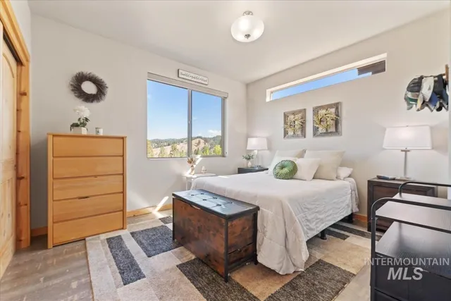 $735,000 | 34 Crosstimber Loop, Garden Valley, ID 83622