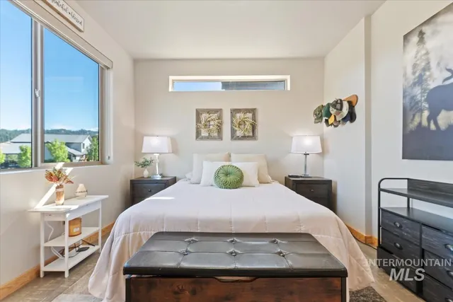 $735,000 | 34 Crosstimber Loop, Garden Valley, ID 83622