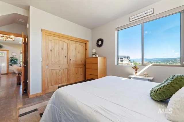 $735,000 | 34 Crosstimber Loop, Garden Valley, ID 83622